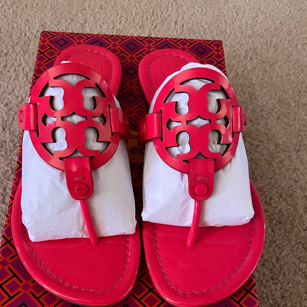 RARE🦄 Authentic Tory Burch Miller size 7.5 Fuscia